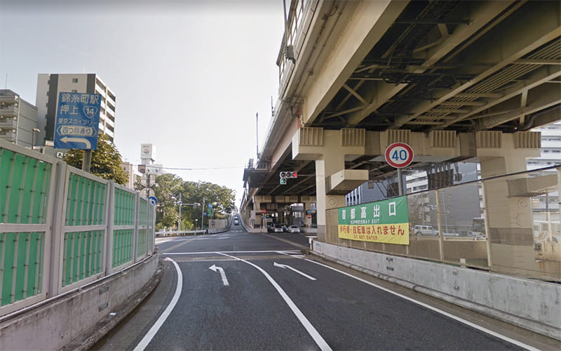 「錦糸町駅・押上・東京スカイツリー 」の表示に従って、四之橋北詰交差点で左折し、四ッ目通り/都道465号線 に入ります。